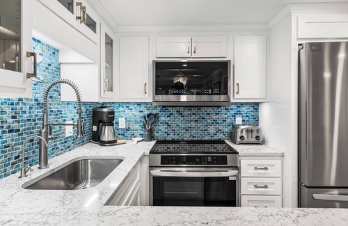 Holiday Isle Condo | This IS the beach life! Stunning Ocean views and elegantly remodeled (518)
