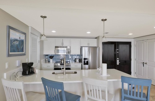 Villa Lago Condo | Top-Floor Grand | 3BR/3BA | 3 Balconies & Bay Views