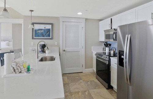 Villa Lago Condo | Top-Floor Grand | 3BR/3BA | 3 Balconies & Bay Views