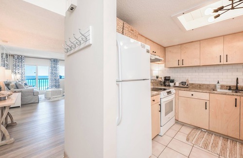 Sunnyside Condo | Totally renovated August 2024, C3 building, 2 bdr. 2bth. Amazing gulf front