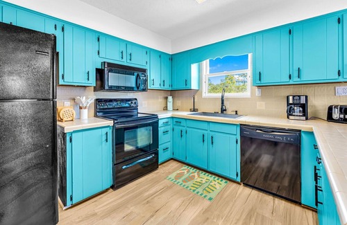 Plantation House | Treetop Oasis – 4 Bedroom | 3 Bath | Sleeps 8