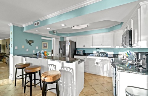 Holiday Beach Condo | TRULY the BEST VIEW! Free Beach Chairs! PW 406
