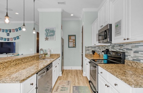 Villages of Crystal Beach House | Unwind w/Resort Style Pool & Beach Trolley