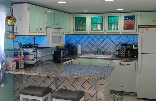 Sunnyside Condo | Upgraded! Family Orientated Penthouse With A View! Many Many Many Amenities!
