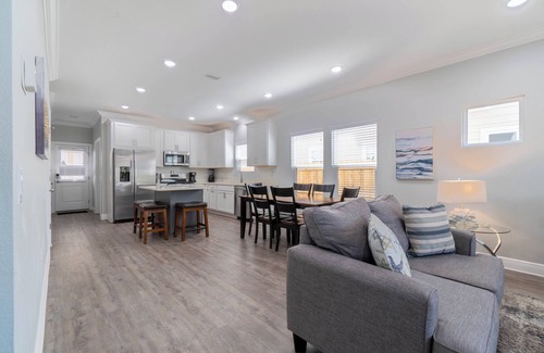 South Pensacola House | Urban Vista & Flat | Family Friendly