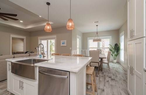 Panama City Beach House | ✌️Vacay Vibes Beach Retreat! 👙 5 Minutes to the sand in Panama City Beach!🌴