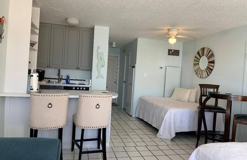 Panama City Beach Apartment | Very comfortable Studio Efficiency Condo on the Beach