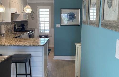 Holiday Isle Condo | Villa by the Sea @ Poolside Villa's