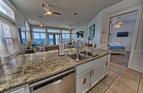 Hollywood Beach Condo | Villa Rosemary - Hot Tub, Shared Pool, Sleeps 14