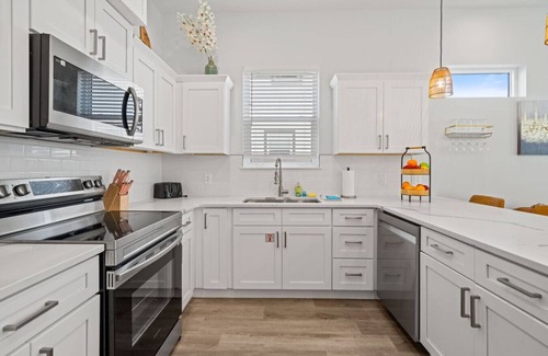 El Centro Beach House | Vincente Seascape (B)