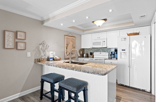 Holiday Beach Condo | Walk Out to the BEACH! 1Bed 2Bath Sleeps 6 PW111