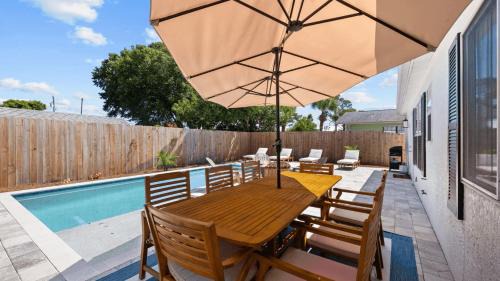 Riviera Beach House | Walk to Beach Private Pool Fire Pit Bonfires G By The Sea by AvantStay