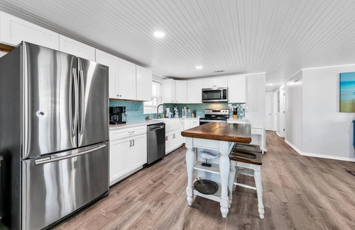 Fort Bay House | 🏖️Walk to Beach-Great Location-A Wave We Go🏖️