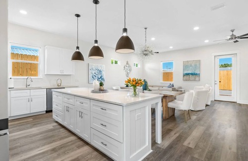 Hollywood Beach House | Wanderlust by AvantStay | Walk to Beach + Pool | New Construction