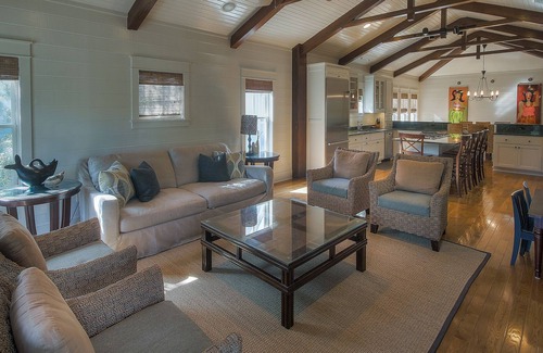 Watercolor House | Watercolor 592 Western Lake Drive Bed/4.5 Bath 200 yards to Beach Club!