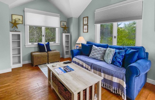 Seaside Cottage | "Waves" | Community Heated Pool | Close to Town Square & Private Beach Access | Dog-Friendly