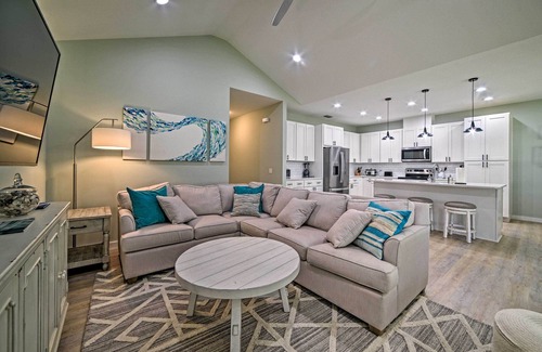 Riviera Beach House | West End Home w/Yard < 1 Mi to Beach Access!