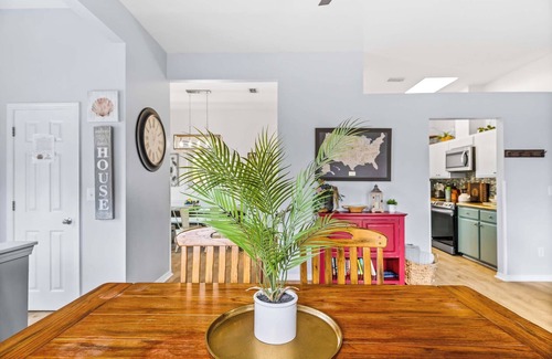 Navarre Beach House | When the Sun Goes Down 🌅 Navarre Retreat w/Golf Cart, Boat Slip + Pet Friendly