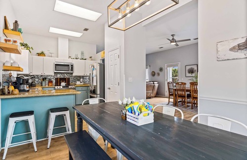 Navarre Beach House | When the Sun Goes Down 🌅 Navarre Retreat w/Golf Cart, Boat Slip + Pet Friendly