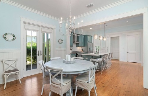Watercolor House | World Class Location all amenities Included