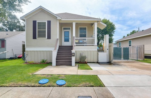 Galveston Cottage | 1/2 Mi to Galveston Beach: Home w/Private Pool