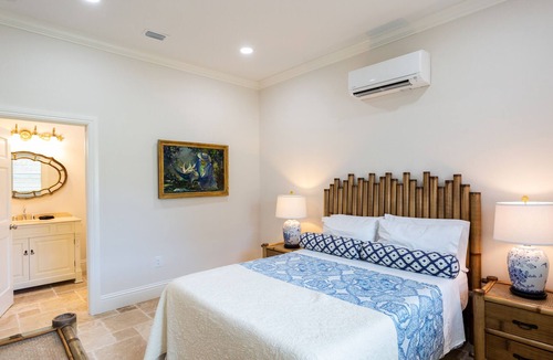 Rural Estates House | 1 bed / 1 bath Suite 10 in Naples, FL Bed & Breakfast. Fully furnished with amenities.