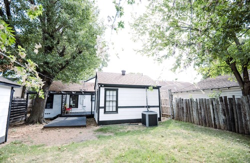 Oak Cliff House | 1-Bed w/Private Entrance, quarters attached to main house, 10 Min from Downtown!