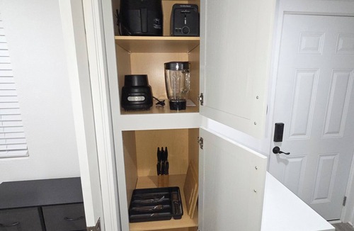 FM 1960 House | 1 bedroom, 1 office in nice and safe Houston neighborhood with AC for relax