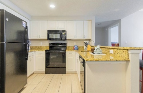 Brush - Stewarts Condo | 1 Bedroom Deluxe Condo, Balcony, Sleeps 4, Daytona Beach, Ocean Walk!