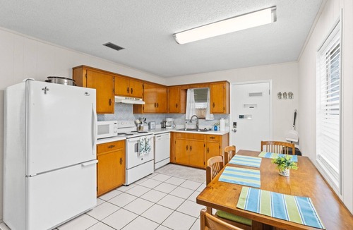 Laguna Beach House | 1 Block to Beach Sleeps 7 Pet Friendly Laguana Beach