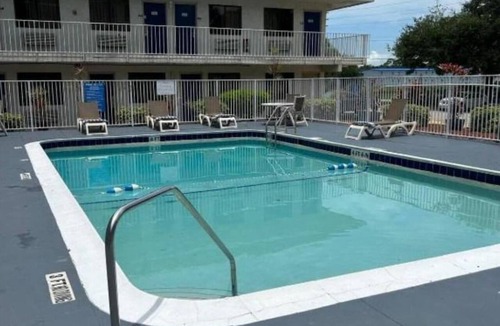 Lakeland Apartment | 1 Full Bed | Micfridge