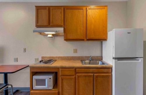 Bossier City Apartment | 1 Full Bed | Non-Smoking, Kitchen