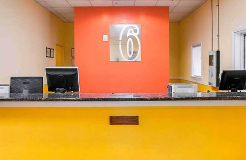 Desire Area Apartment | 1 King|Mob Acc|RI Shwr|Nsmk