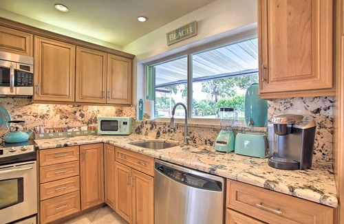 Deerfield Beach Cottage | 1 Mi to Deerfield Beach: Home w/Outdoor Oasis!