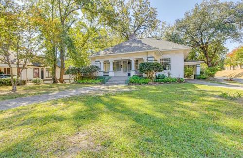 Meridian House | 1 Mi to Dtwn Meridian: Historic Home w/Porch!