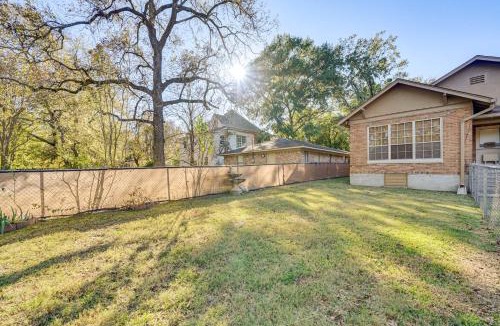Texarkana Apartment | < 1 Mi to Dtwn Texarkana: Couple's Retreat w/Yard
