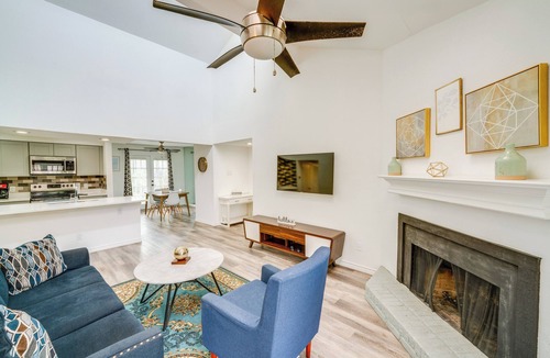 Vickery Meadow Condo | 1 Mi to NorthPark Center: Bright Dallas Condo