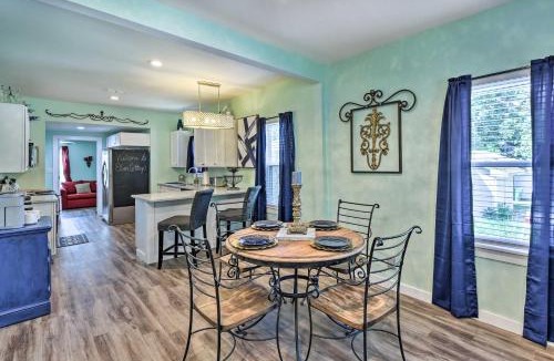 Central Arlington House | 1 Mi to UTA: Arlington Elm Cottage w/Fenced Yard