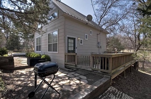 Pottsboro Cottage | 1 mile to Highport Marina that offers daily fee boat ramp.Boat parking at prop