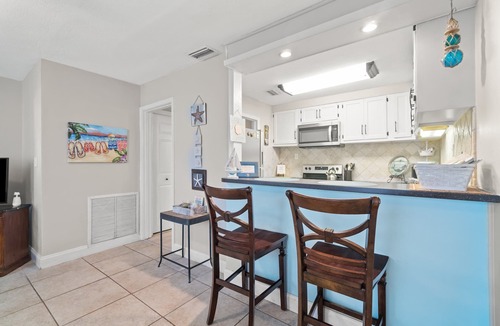 Bid-a-wee Beach House | 1 MINUTE WALK TO PRIVATE BEACH! Central PCB-Pier Park! Sleeps 8-10. Dogs ok.