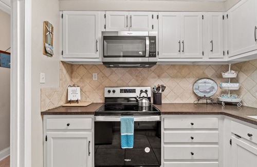 Bid-a-wee Beach House | 1 MINUTE WALK TO PRIVATE BEACH! Central PCB-Pier Park! Sleeps 8-10. Dogs ok.