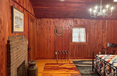 Clinton House | 1 of 3 Guest Quarters 35 Min to U of Alabama