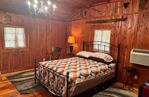 Clinton House | 1 of 3 Guest Quarters 35 Min to U of Alabama