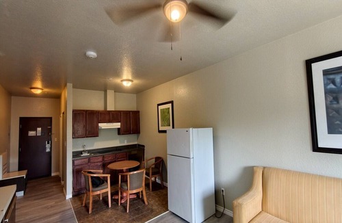 Harker Heights Apartment | 1 Suite King Bed Non-Smoking Jacuzzi Tub