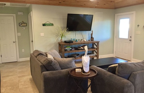 Hackberry House | 10% Discount- Hackberry Hideaway I Waterfront On Lake Calcasieu