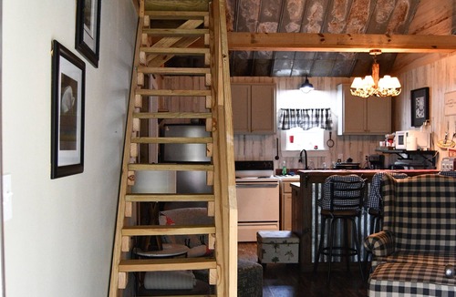Woodville Cabin | 10 miles from Clark’s Creek and 3 miles from Lake Mary