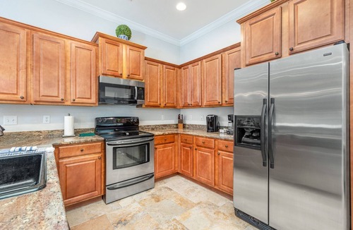 Villages of Crystal Beach House | 10-Min Walk to Beach | Heated Pool ,BBQ & Trolley