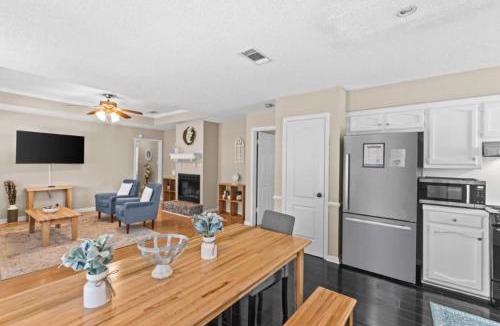 South Baton Rouge House | 10 Mins to Tiger Stadium South Burbank Bungalow