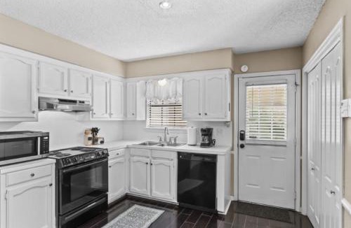 South Baton Rouge House | 10 Mins to Tiger Stadium South Burbank Bungalow