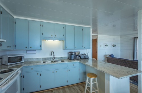 St. George Island Apartment | 10% off remaining fall weeks! Beach front, 1 bed/1 bath ground level.